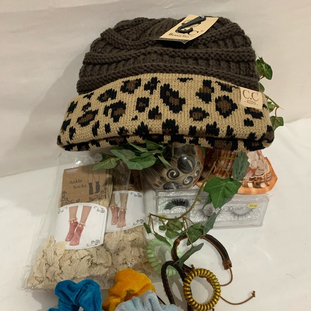 Nwt C.C Beanie tail exclusives with accessories
